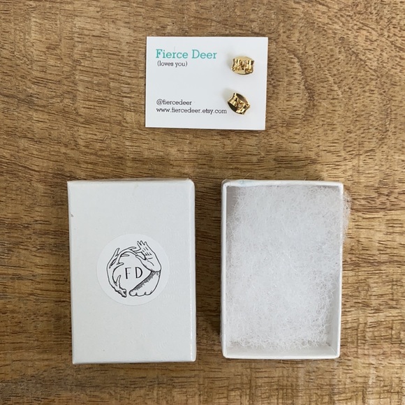 ✨ Triangle Studs - Picture 2 of 2